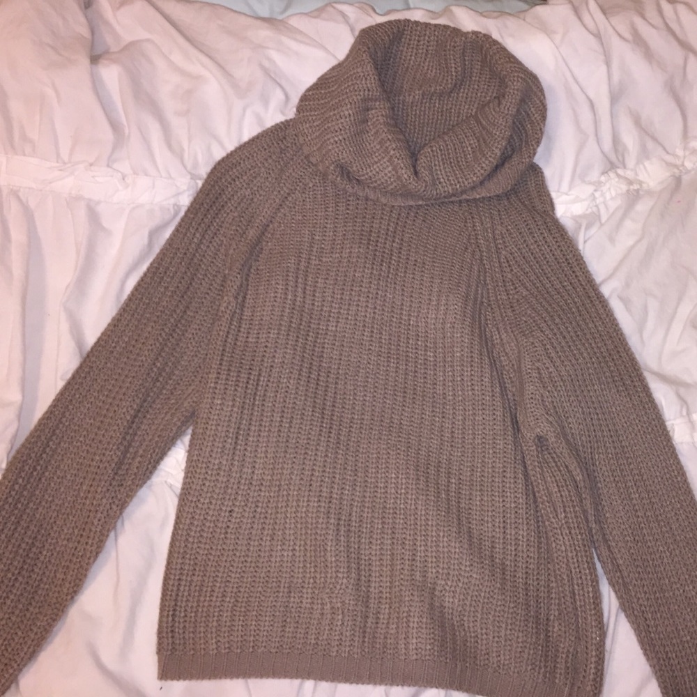 TURTLE NECK SWEATER
